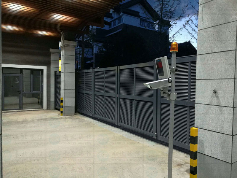 承德江南?？?開泰LB智能安全伸縮平移門工程案例 - 中出網(wǎng)-智能出入口與停車充電門戶