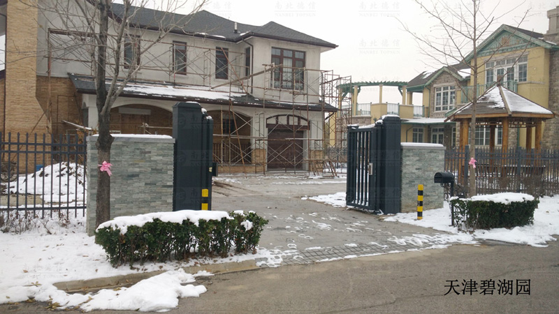 碧湖園智能安全伸縮平移門工程案例 - 中出網(wǎng)-智能出入口與停車充電門戶