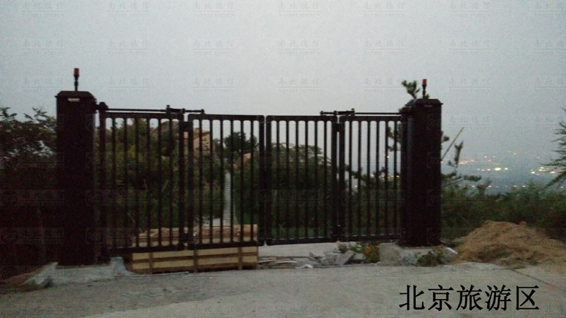 北京旅游區(qū)智能安全伸縮平移門工程案例 - 中出網(wǎng)-智能出入口與停車充電門戶