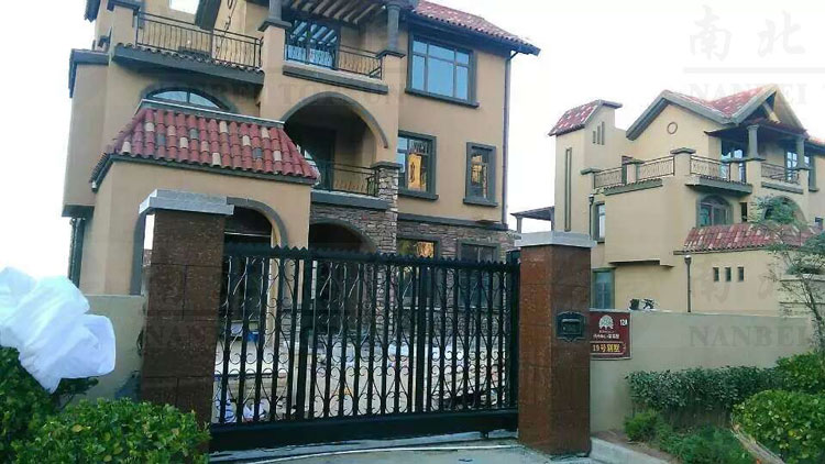 龍口南山別墅區(qū)1智能安全平移門工程案例 - 中出網(wǎng)-智能出入口與停車充電門戶