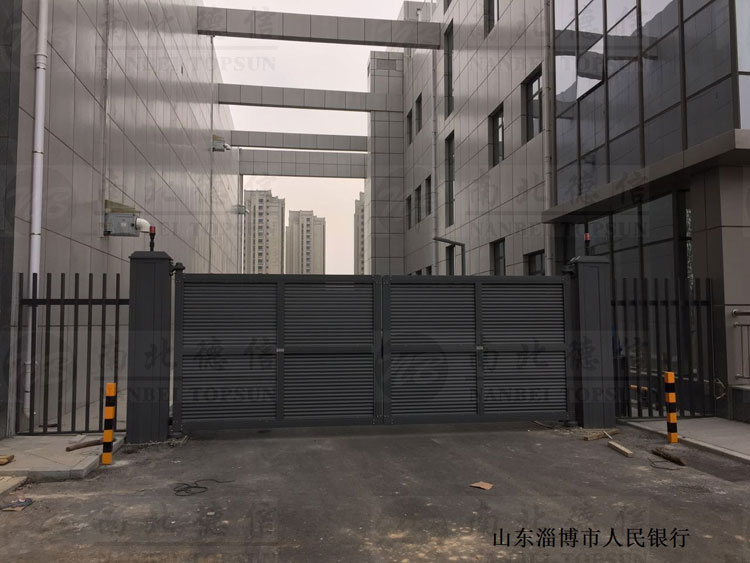 山東淄博市人民銀行智能平開門工程案例 - 中出網(wǎng)-智能出入口與停車充電門戶