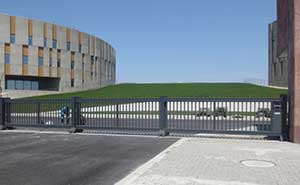 上海同濟(jì)海洋大學(xué)智能安全伸縮平移門工程案例