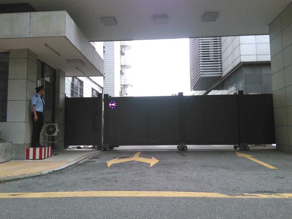 廣東建筑文化遺產(chǎn)保護(hù)園智能懸折門工程案例 - 中出網(wǎng)-智能出入口與停車充電門戶