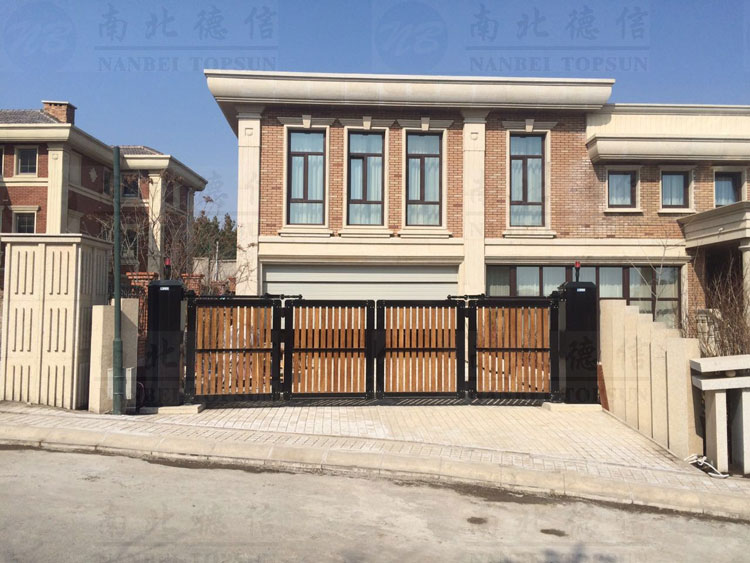 長春市私人別墅開泰柚木工程案例懸折門 - 中出網(wǎng)-智能出入口與停車充電門戶