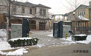 天津碧湖園智能懸折門案例 - 中出網(wǎng)-智能出入口與停車充電門戶