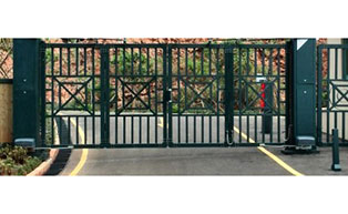 百勝大功率平開門機(jī)成功安裝在云南太陽山國際度假區(qū)