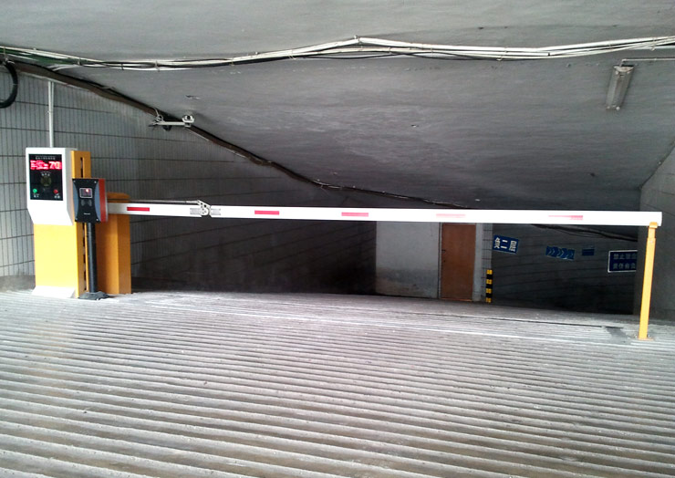 長沙市農(nóng)業(yè)銀行地下停車場系統(tǒng)工程案例 - 中出網(wǎng)-智能出入口與停車充電門戶