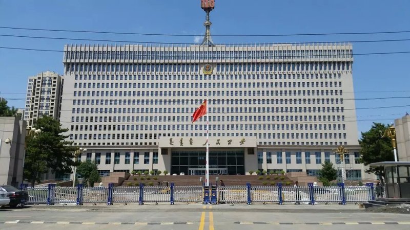 呼和浩特市公安局30米對開電動伸縮門案例 - 中出網(wǎng)-智能出入口與停車充電門戶