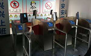 工地實名制考勤通道閘系統(tǒng)案例 - 中出網(wǎng)-智能出入口與停車充電門戶
