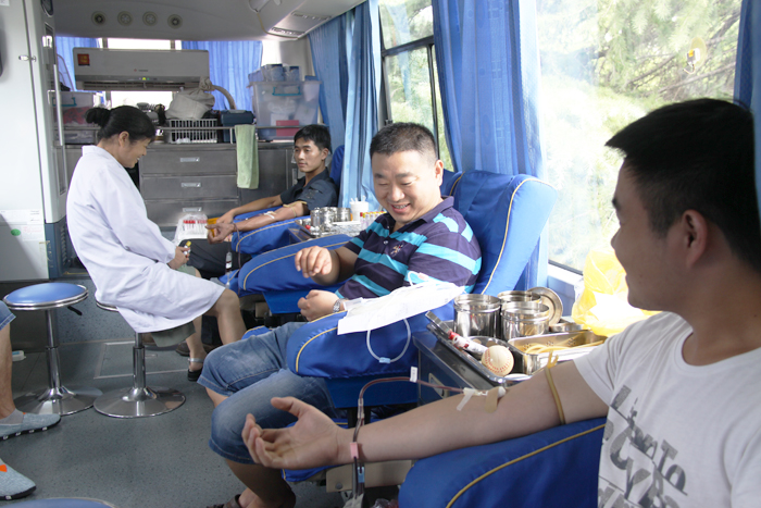 浙江先鋒無償獻(xiàn)血 大愛無疆