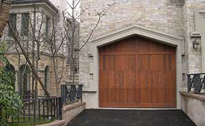 懋山湖車(chē)庫(kù)門(mén)案例 - 中出網(wǎng)-智能出入口與停車(chē)充電門(mén)戶(hù)