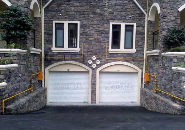 東原·金馬湖壹號(hào)車庫(kù)門案例 - 中出網(wǎng)-智能出入口與停車充電門戶