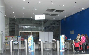 廣西科技館-橋式圓弧三輥閘案例