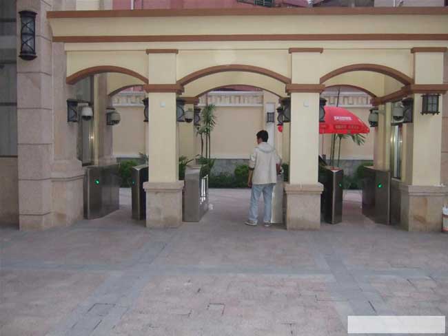 虎門新安大廈通道閘案例 - 中出網(wǎng)-智能出入口與停車充電門戶