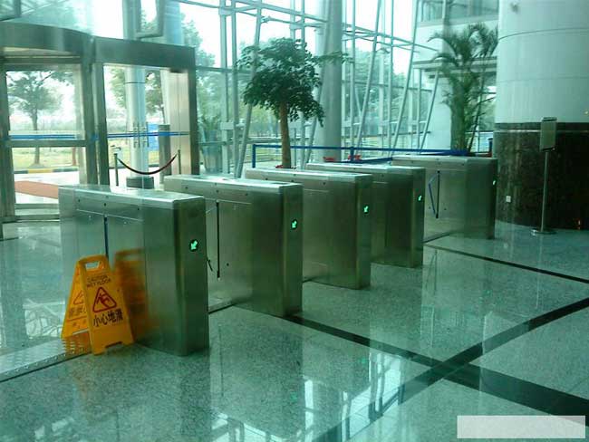 上海橋式圓角翼閘案例 - 中出網(wǎng)-智能出入口與停車充電門戶