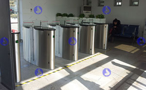 南京熊貓洗衣機(jī)工廠通道閘案例 - 中出網(wǎng)-智能出入口與停車充電門戶