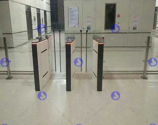 青島松立集團(tuán)高檔速通門案例 - 中出網(wǎng)-智能出入口與停車充電門戶