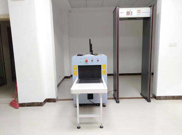 廣東省梅州市梅江區(qū)新中路78號(hào)梅州市信訪(fǎng)局AT5030A安檢門(mén)案例 - 中出網(wǎng)-智能出入口與停車(chē)充電門(mén)戶(hù)