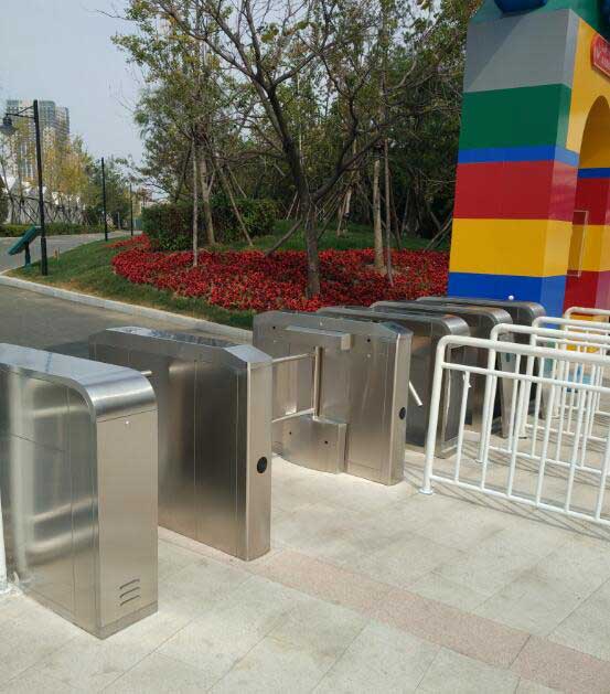 丹東濱江嘉年華水上樂園通道閘案例 - 中出網-智能出入口與停車充電門戶