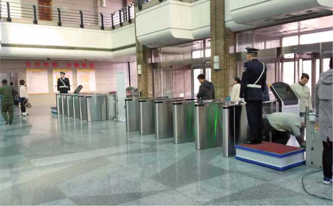 遼寧廣播電視臺企業(yè)一卡通二期項目通道閘案例 - 中出網(wǎng)-智能出入口與停車充電門戶