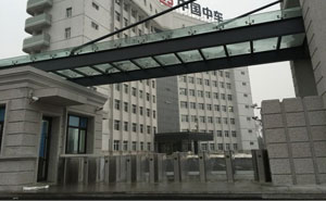 長(zhǎng)春軌道客車股份有限公司通道閘案例 - 中出網(wǎng)-智能出入口與停車充電門戶