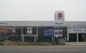 南陽達源長安鈴木4S店伸縮門案例 - 中出網-智能出入口與停車充電門戶