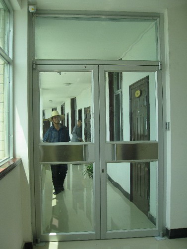 鎮(zhèn)平新興光學肯德基門案例 - 中出網(wǎng)-智能出入口與停車充電門戶