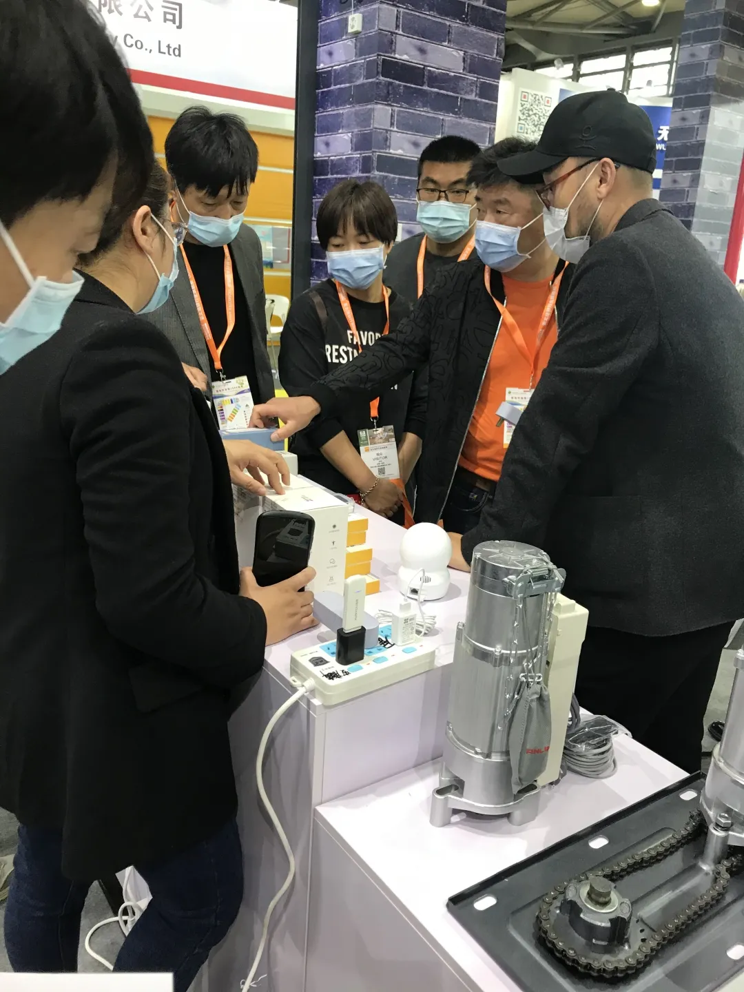 這是今年主推款之一聯(lián)吧手機開門