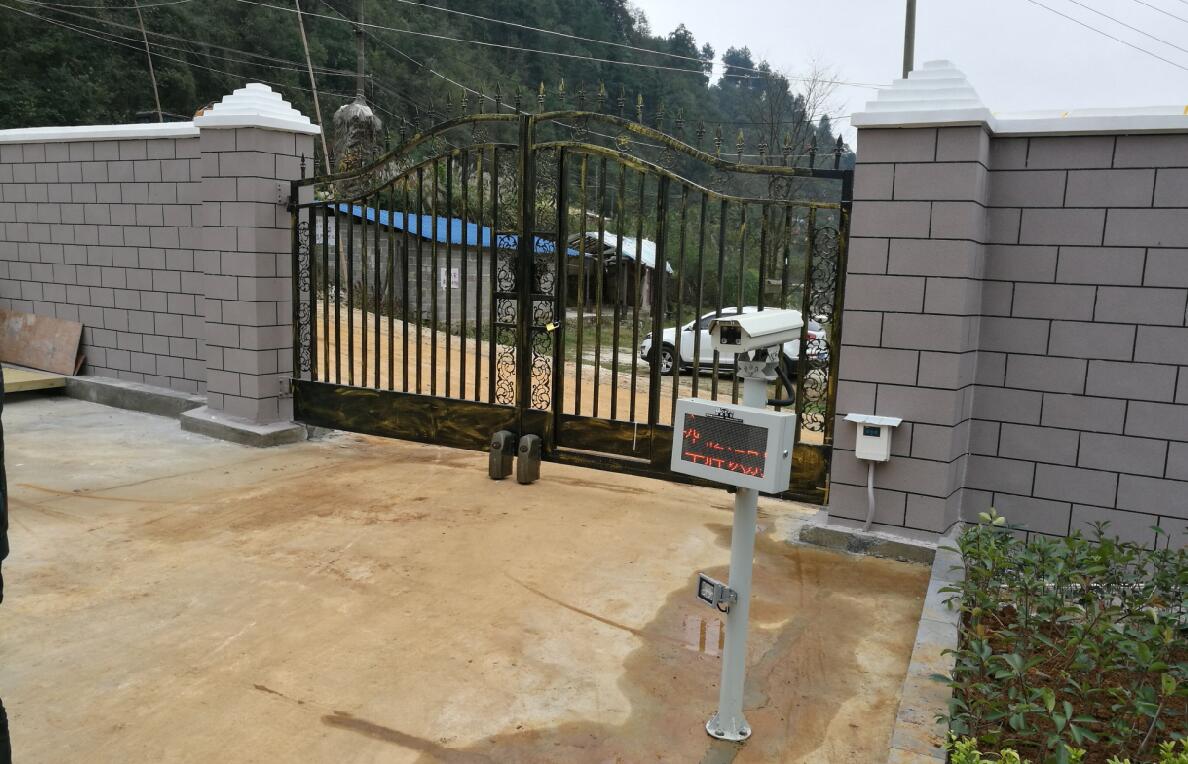 都勻大河橋豪宅車牌識(shí)別系統(tǒng)案例 - 中出網(wǎng)-智能出入口與停車充電門戶