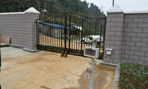 都勻大河橋豪宅車牌識(shí)別系統(tǒng)案例 - 中出網(wǎng)-智能出入口與停車充電門戶