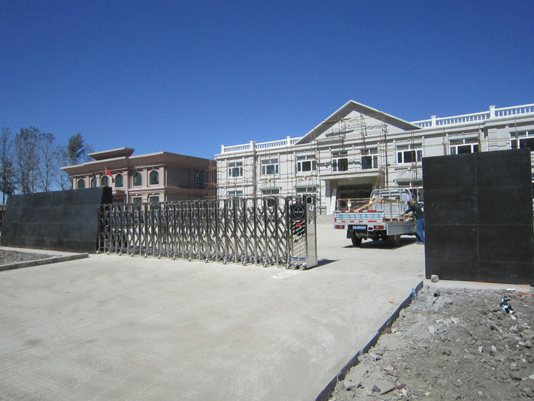 哈爾濱市大用鎮(zhèn)政府伸縮門工程案例 - 中出網(wǎng)-智能出入口與停車充電門戶
