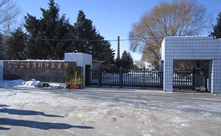 齊齊哈爾二道灣精神病醫(yī)院伸縮門工程案例 - 中出網(wǎng)-智能出入口與停車充電門戶