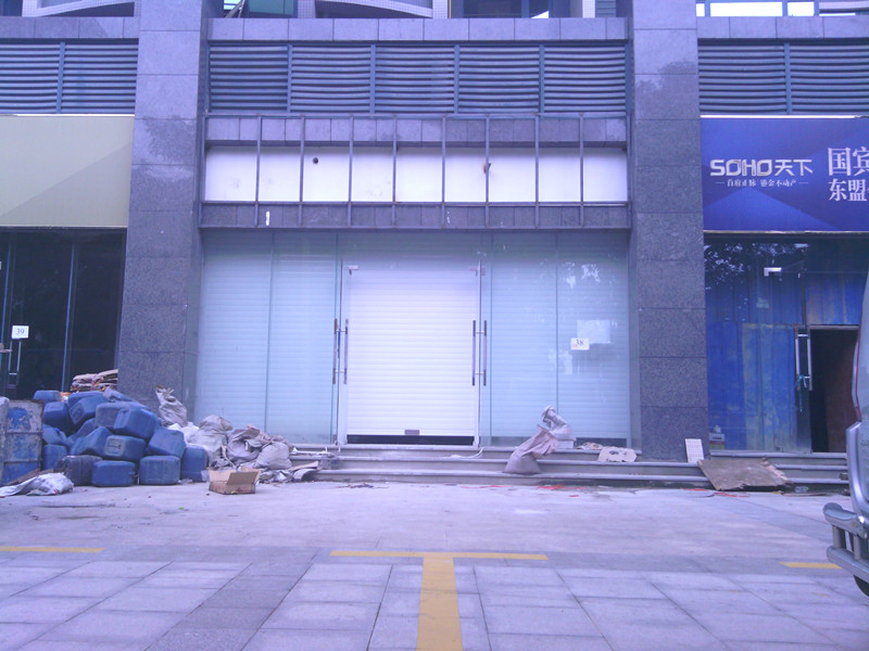 商鋪電動(dòng)鋁合金卷簾門案例 - 中出網(wǎng)-智能出入口與停車充電門戶