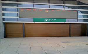 防城港高鐵站出口電動(dòng)卷簾門(mén)案例