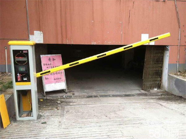 荷花池小區(qū)道閘案例 - 中出網(wǎng)-智能出入口與停車(chē)充電門(mén)戶(hù)