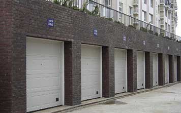 車(chē)庫(kù)門(mén)