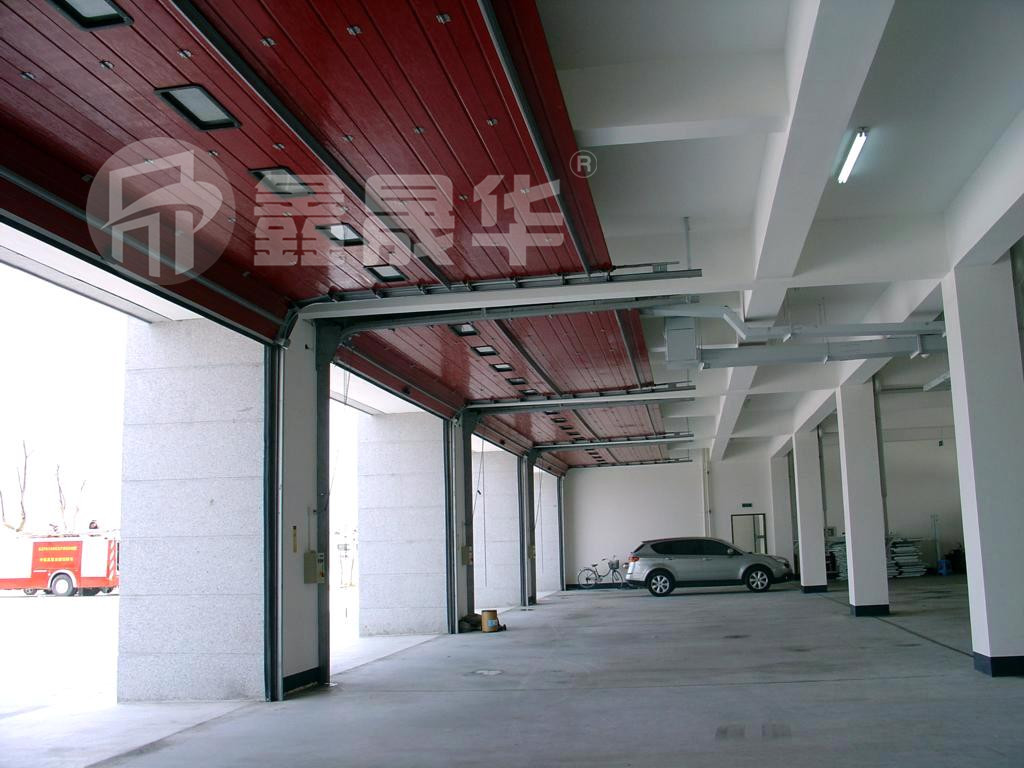 豪華翻板車庫(kù)門