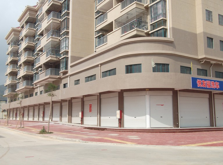 漳州市常山君越花園卷簾門(mén)案例 - 中出網(wǎng)-智能出入口與停車充電門(mén)戶