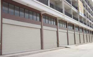 漳州常山華星花園卷簾門案例 - 中出網(wǎng)-智能出入口與停車充電門戶