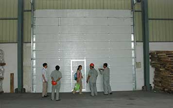 工業(yè)提升門