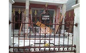 上海華新鎮(zhèn)鍍鋅鐵藝護欄案例 - 中出網(wǎng)-智能出入口與停車充電門戶