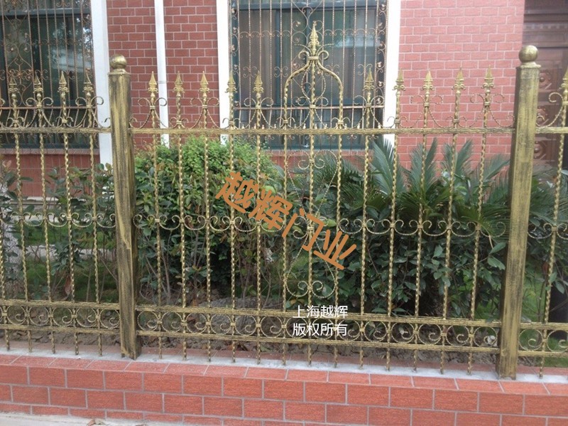 青浦世紀(jì)苑鐵藝護(hù)欄案例 - 中出網(wǎng)-智能出入口與停車充電門戶