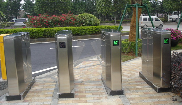 番禺中頤產業(yè)園三棍閘工程案例 - 中出網-智能出入口與停車充電門戶