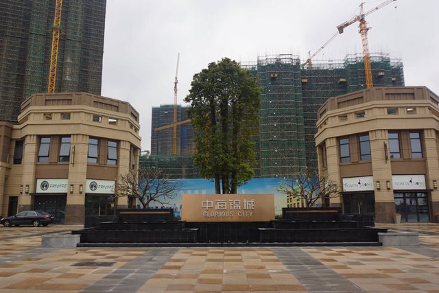 佛山中海錦城護欄工程案例 - 中出網(wǎng)-智能出入口與停車充電門戶