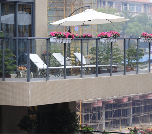 匯金國際一期 陽臺護欄工程案例 - 中出網(wǎng)-智能出入口與停車充電門戶