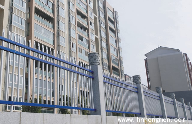 寧鄉(xiāng)地稅局C型標(biāo)準(zhǔn)柵欄工程案例 - 中出網(wǎng)-智能出入口與停車(chē)充電門(mén)戶