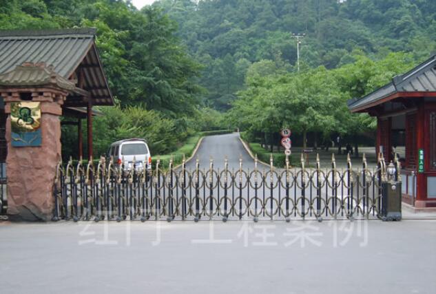 樂山大佛景區(qū)電動伸縮門案例 - 中出網(wǎng)-智能出入口與停車充電門戶