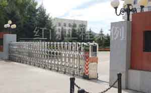 伊春職業(yè)學(xué)院伸縮門案例