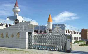 呼倫貝爾滿(mǎn)洲里逸夫小學(xué)伸縮門(mén)案例