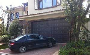 國(guó)際灰湯溫泉旅游區(qū)車(chē)庫(kù)門(mén)案例 - 中出網(wǎng)-智能出入口與停車(chē)充電門(mén)戶(hù)